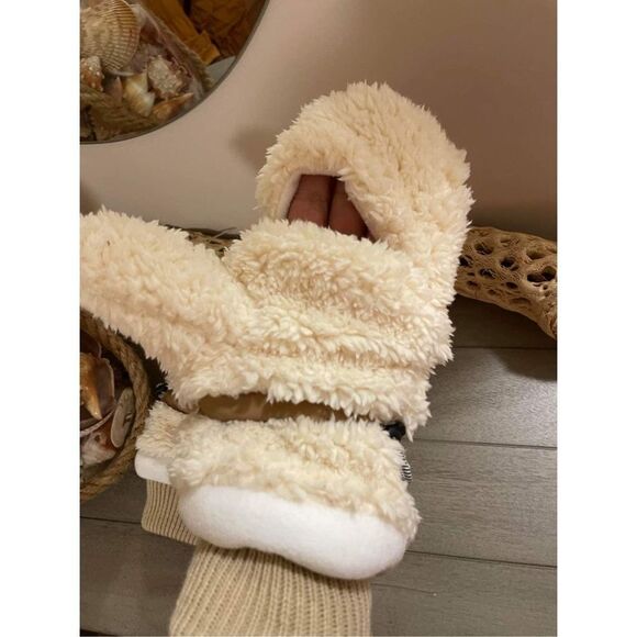 New Free  People All Bundled-Up Pop-Top Mittens - Picture 5 of 7